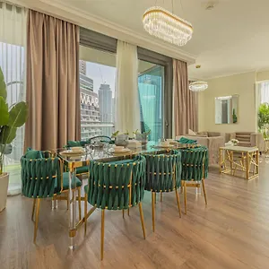 first-class-3br-with-full-burj-khalifa-and-fountain.sharjah-hotels.com/